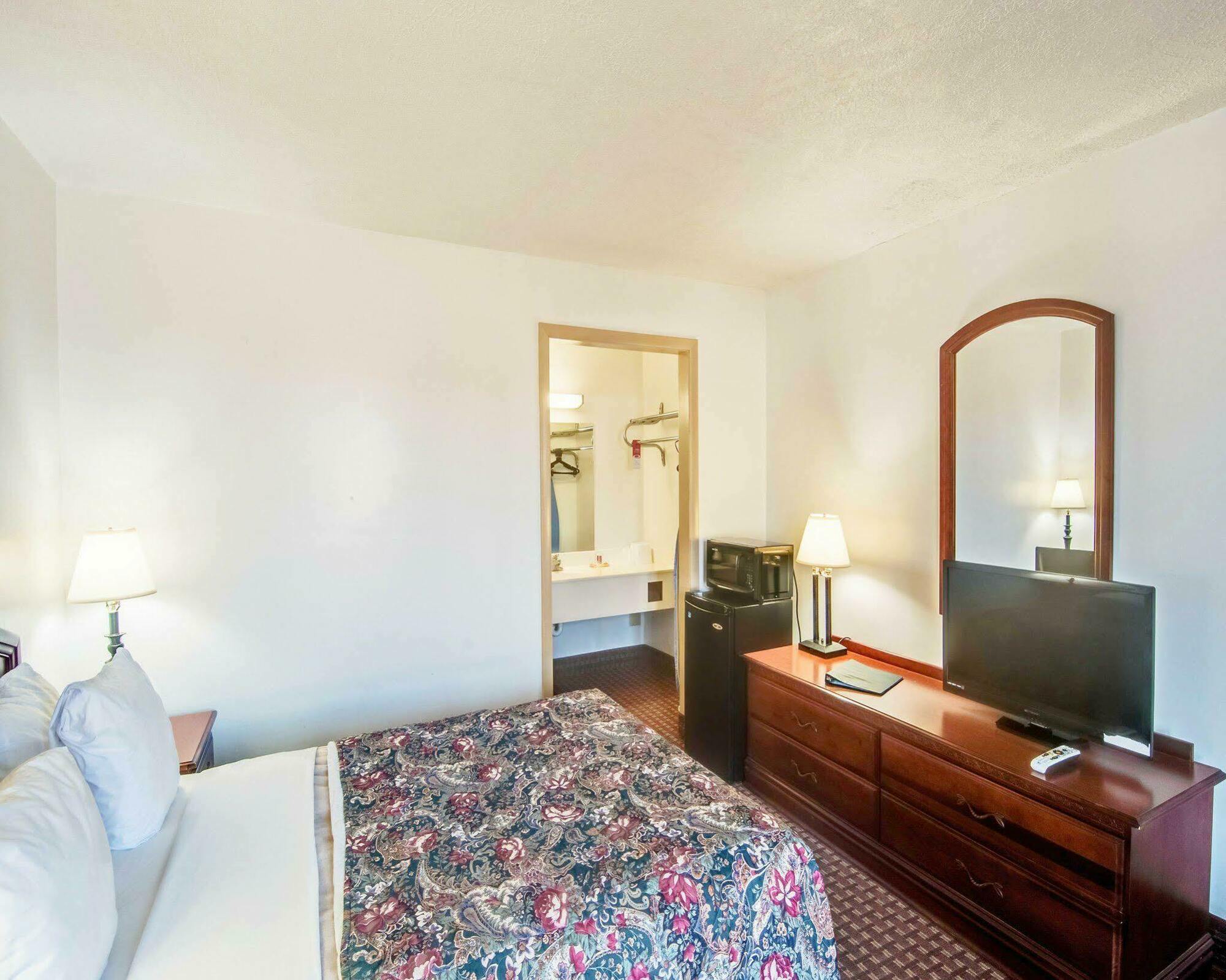 Econo Lodge Marion I-81 Bagian luar foto